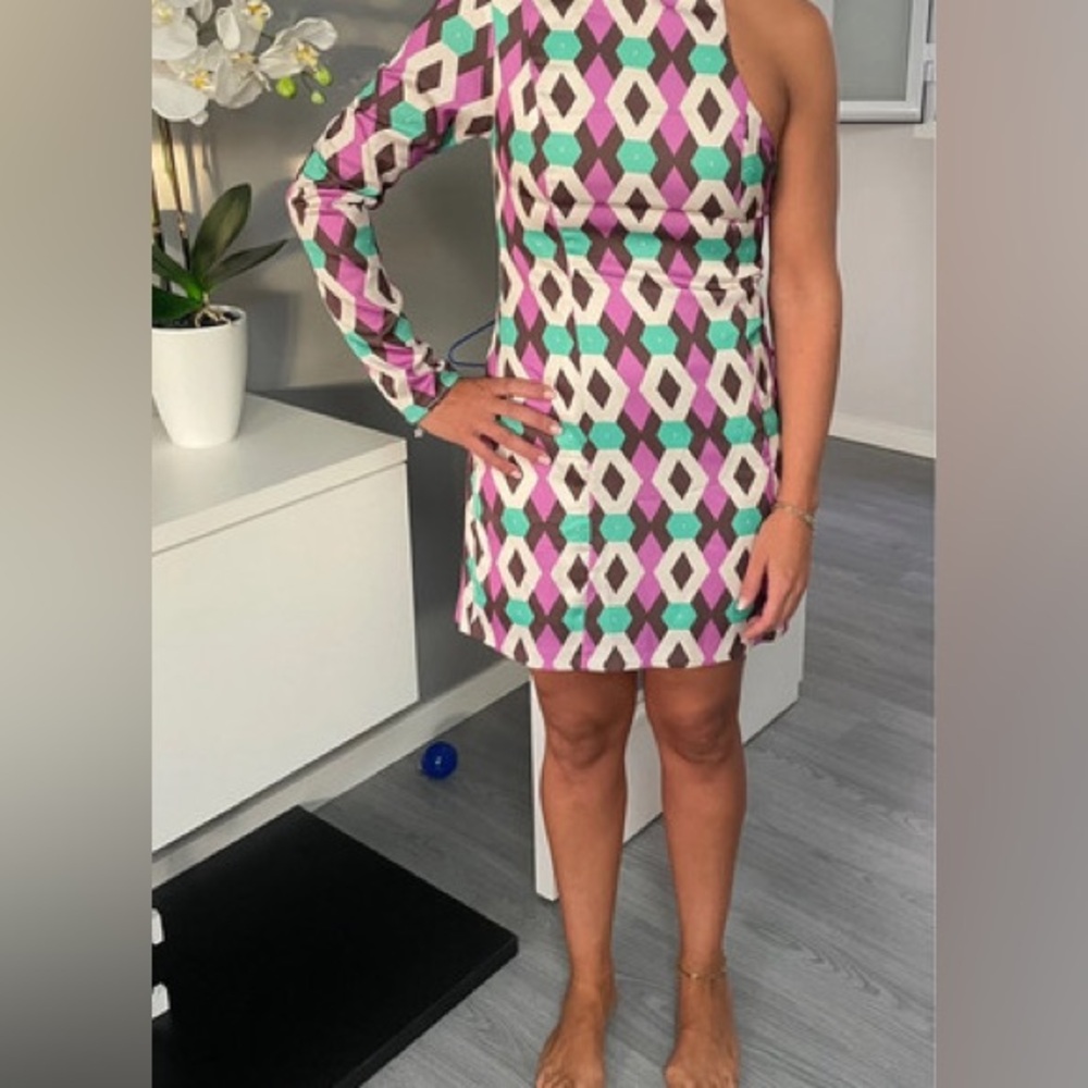 NWOT off shoulder dress! Size small